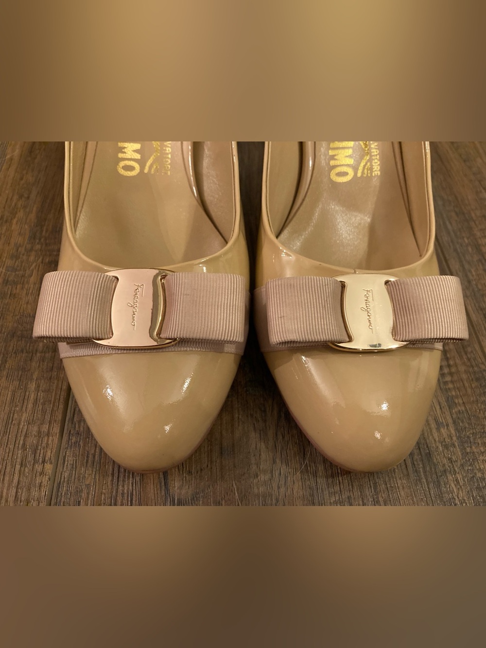 Salvatore Ferragamo Nude Patent Carla Bow Pumps - Picture 3 of 10